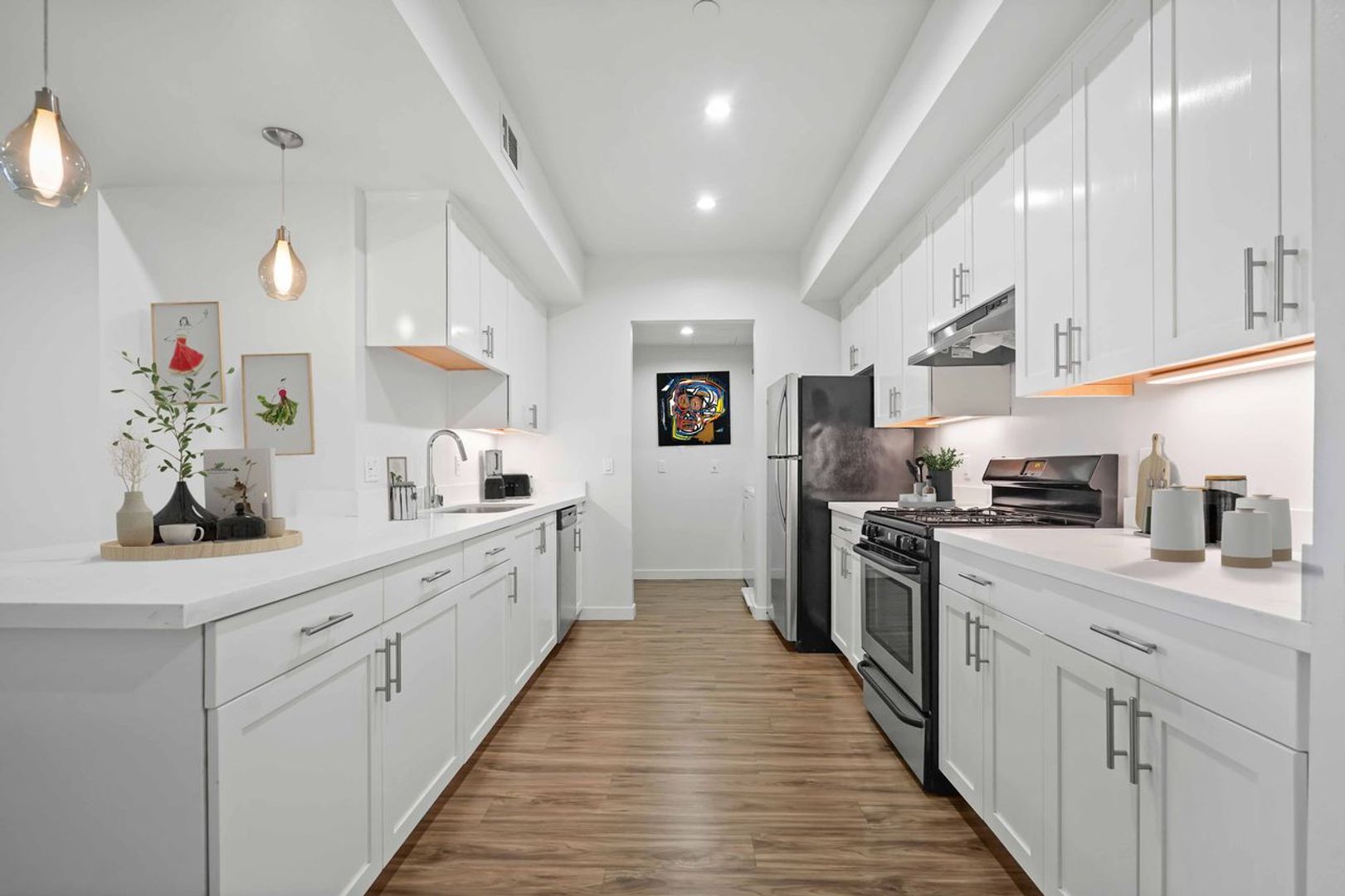 Van Nuys Apartment: 6200 Kester Ave