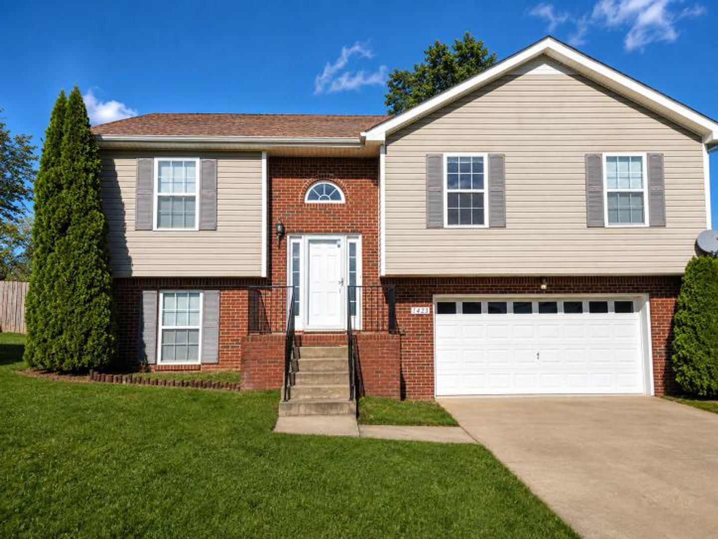 Clarksville House: 1423 Addison Drive