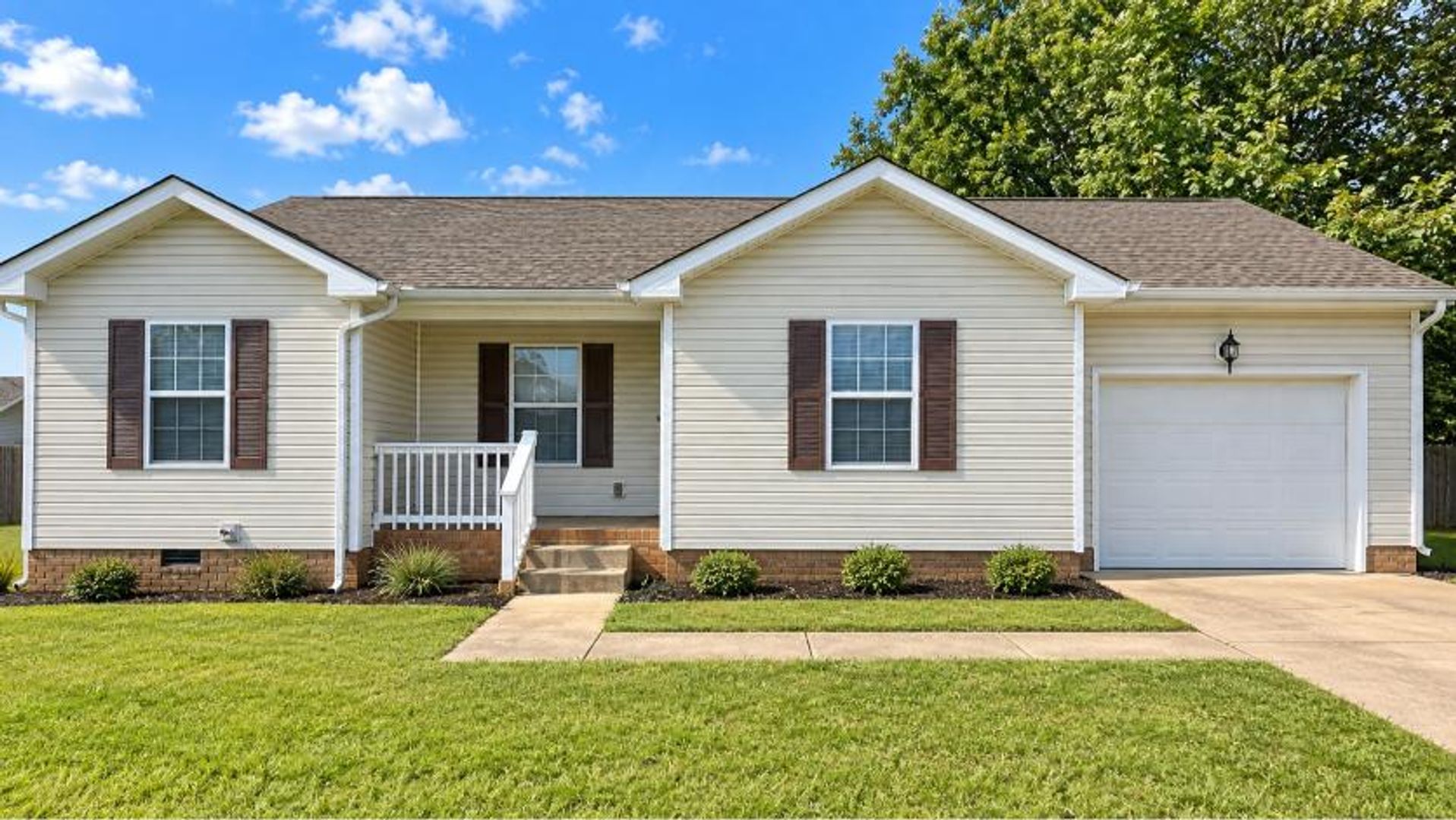 Oak Grove House: 208 Ruf Drive