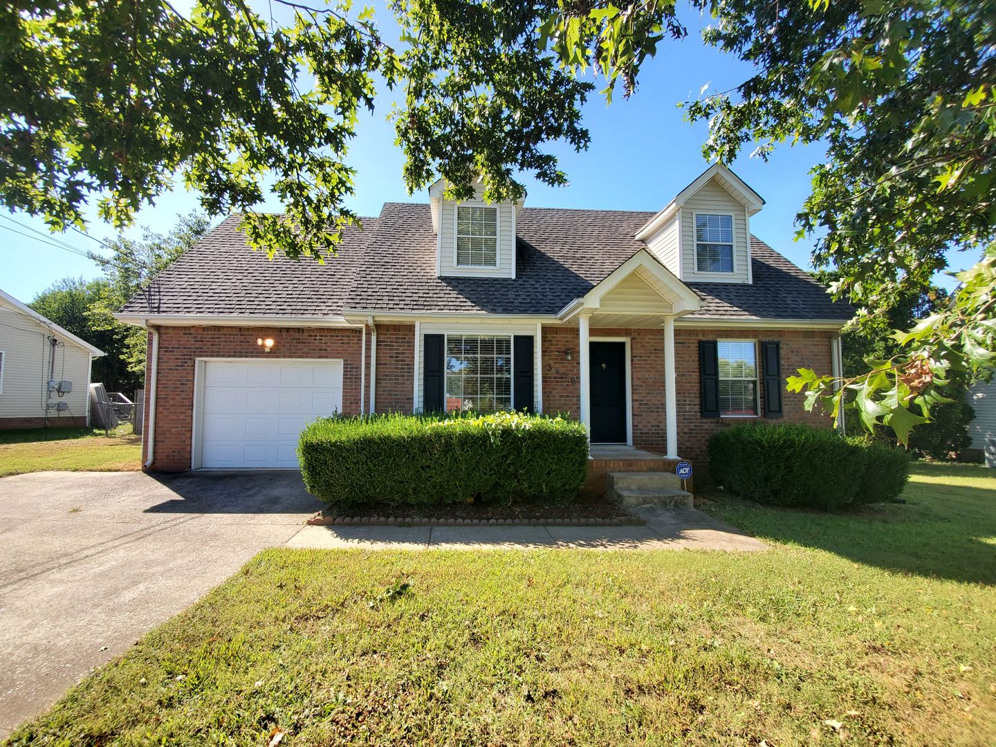 Clarksville House: 3406 Oak Lawn Drive