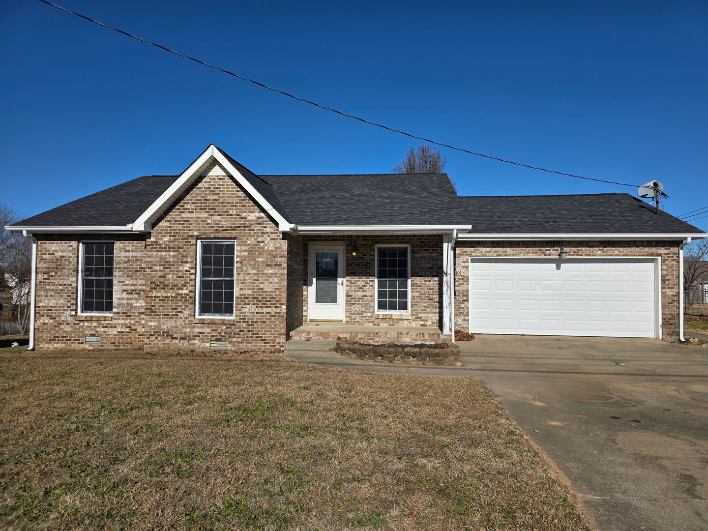 Clarksville House: 1015 Monica Drive