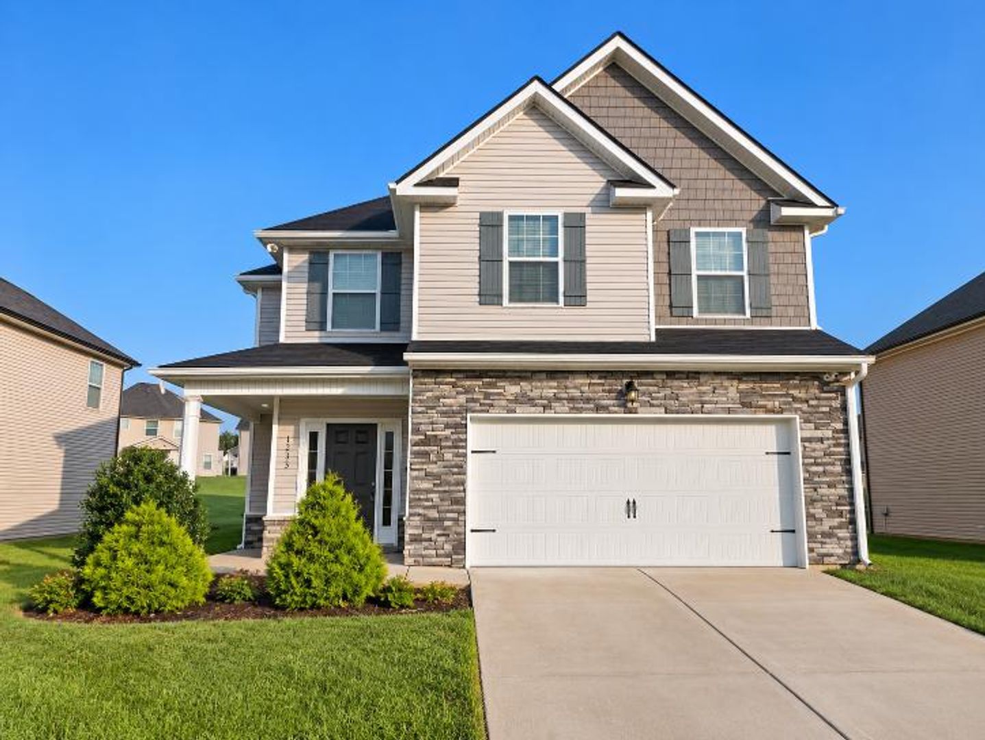 Clarksville House: 1233 Black Oak Circle