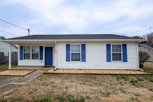 $1250 - 3 Bedroom 1 Bath Home offering Sunroom! – photo 1