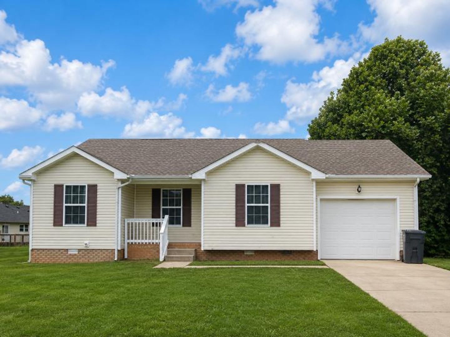 Oak Grove House: 208 Ruf Drive