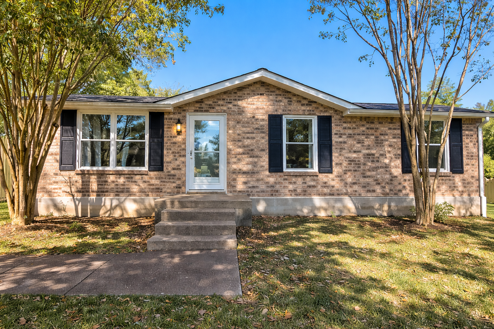 Clarksville House: 127 King Cole Drive