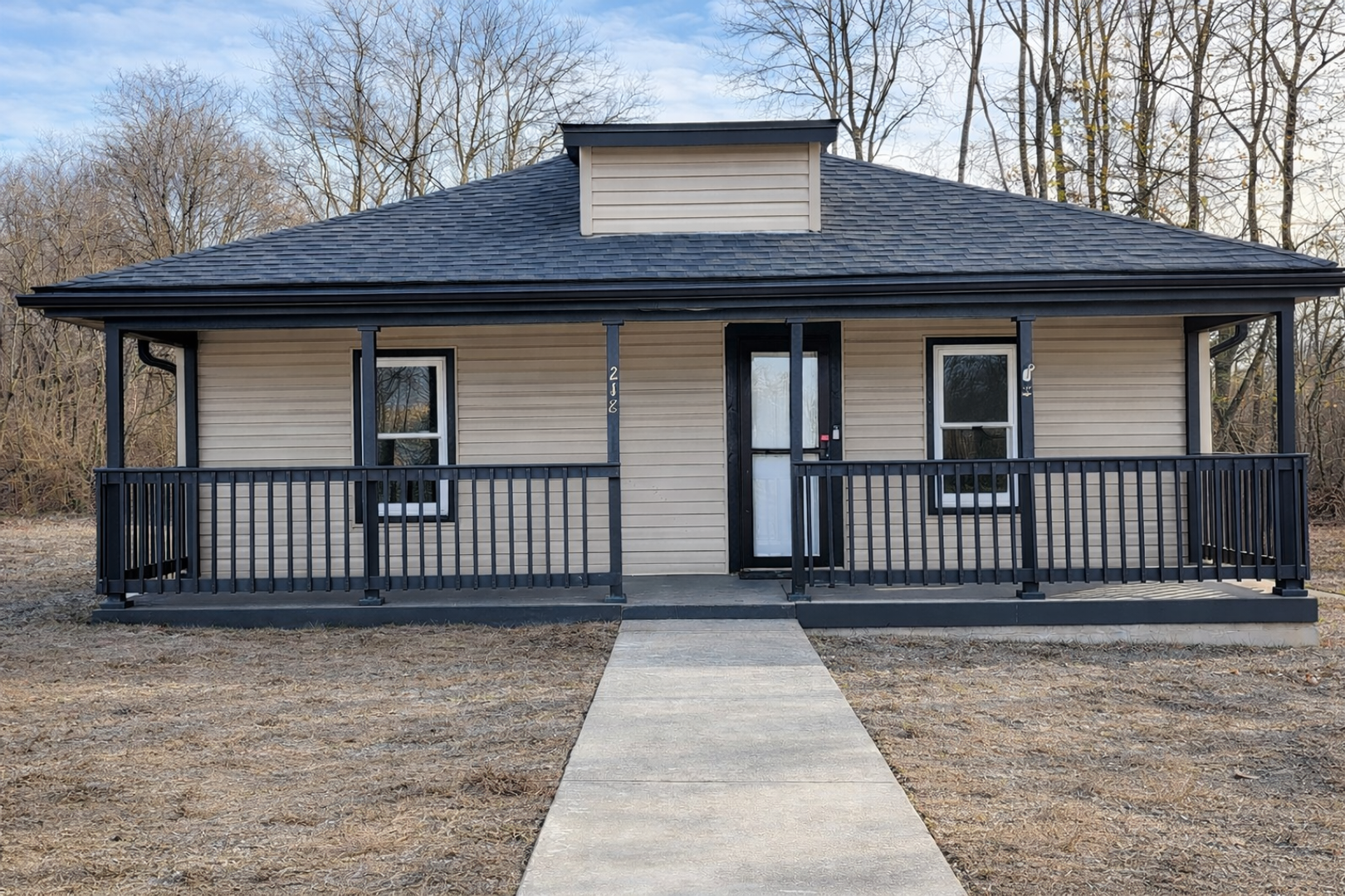 Clarksville House: 218 Locust Street