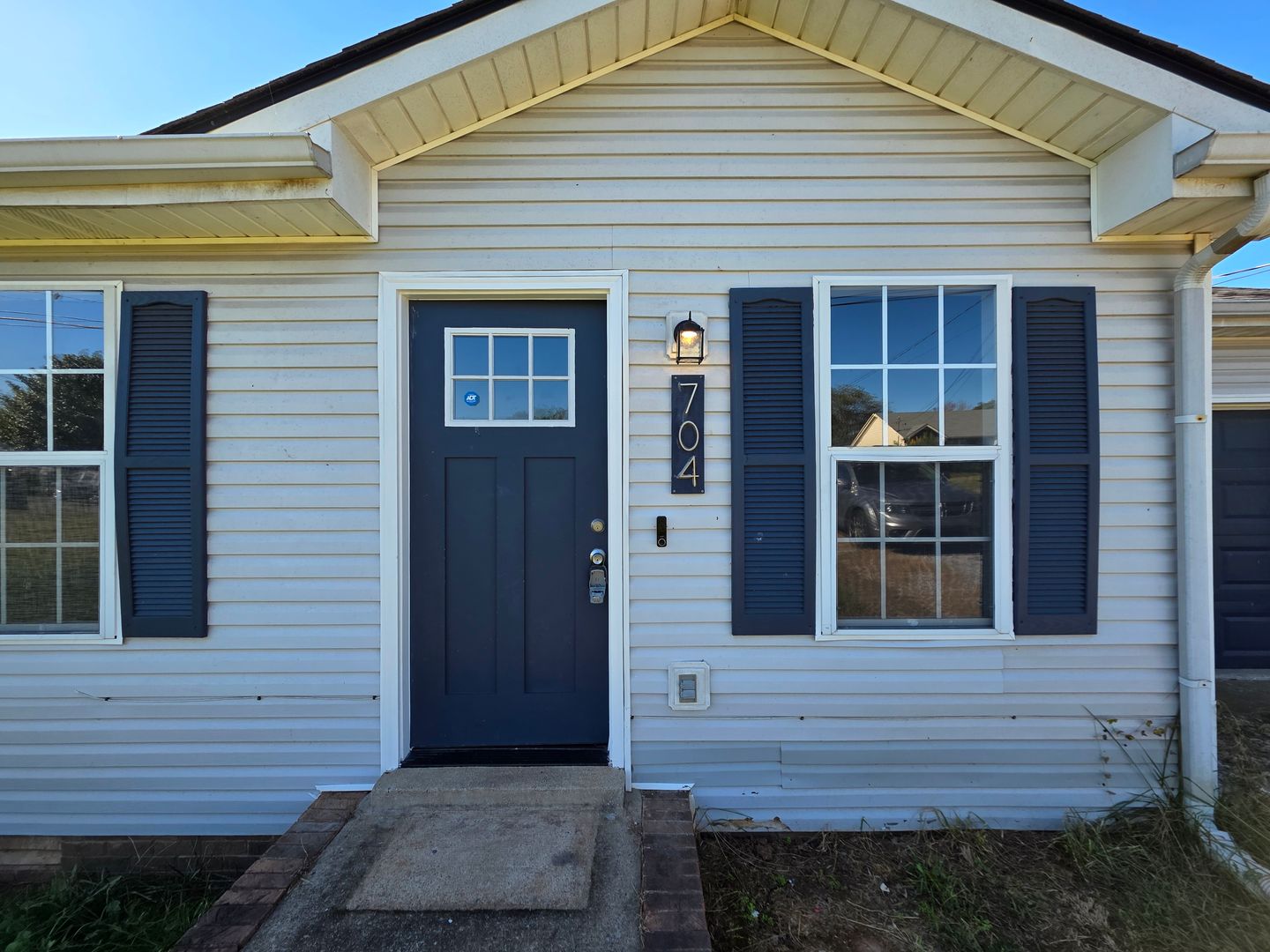 Oak Grove House: 704 Carbondale Drive