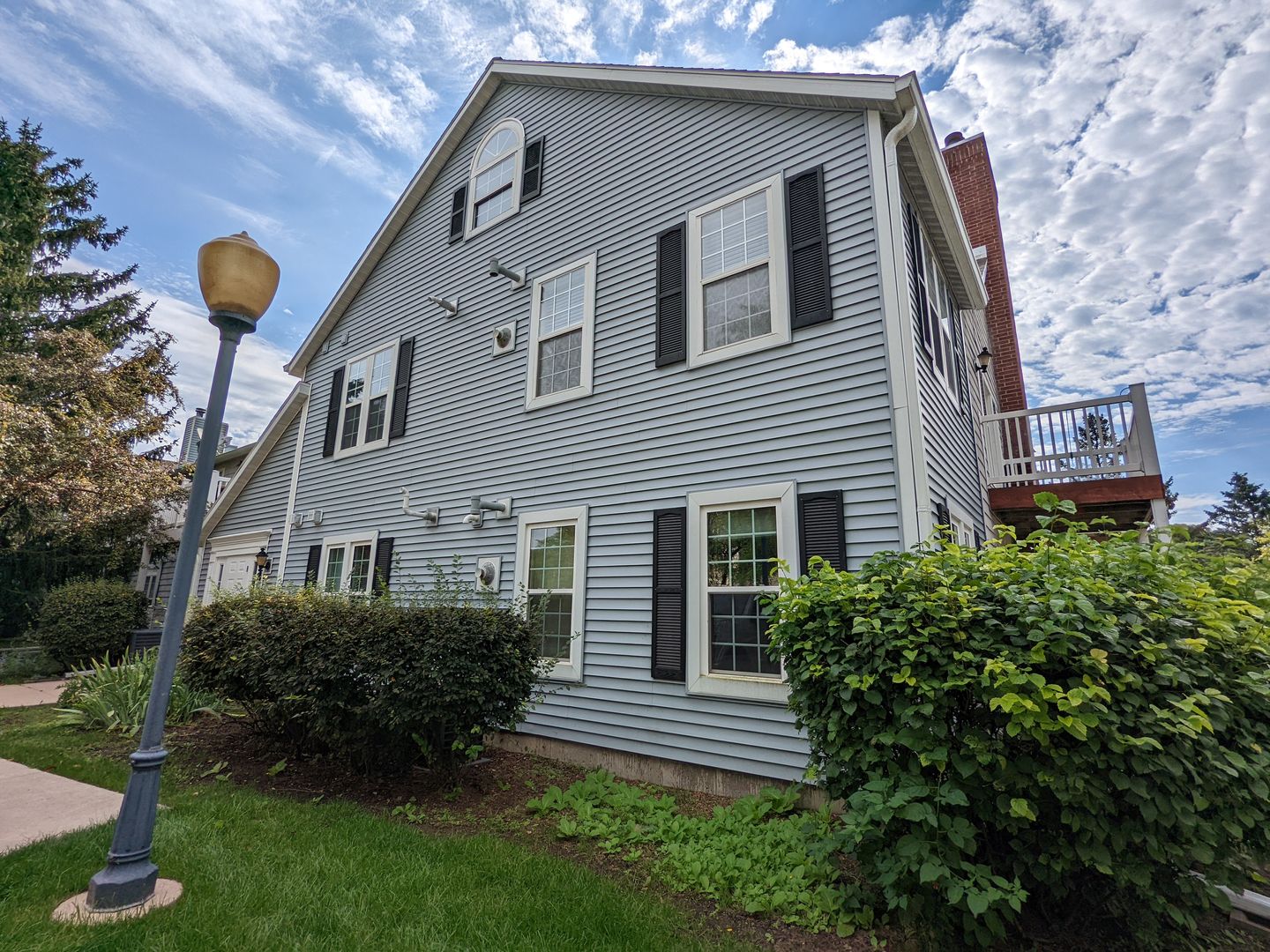 Madison House: 921 Harbor House Dr