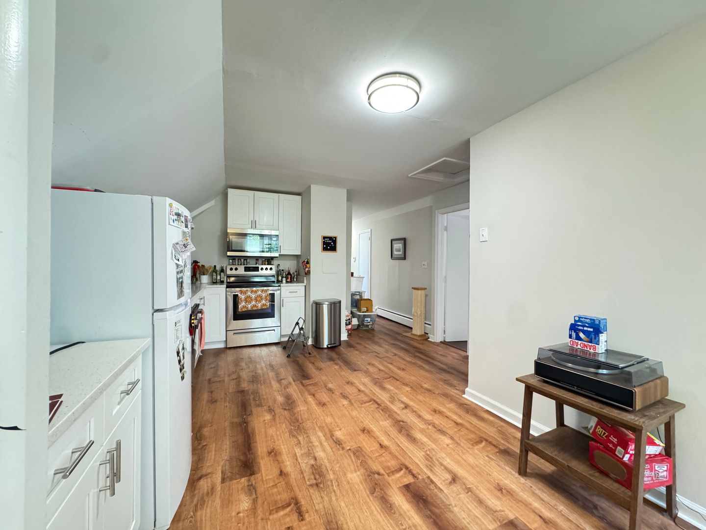 New Haven Apartment: 56 Hillside Place - Unit 4 (3rd Fl)