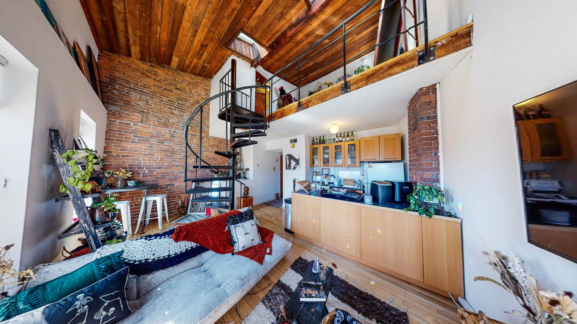 New Haven Apartment: 922-924 State Street - Unit 4