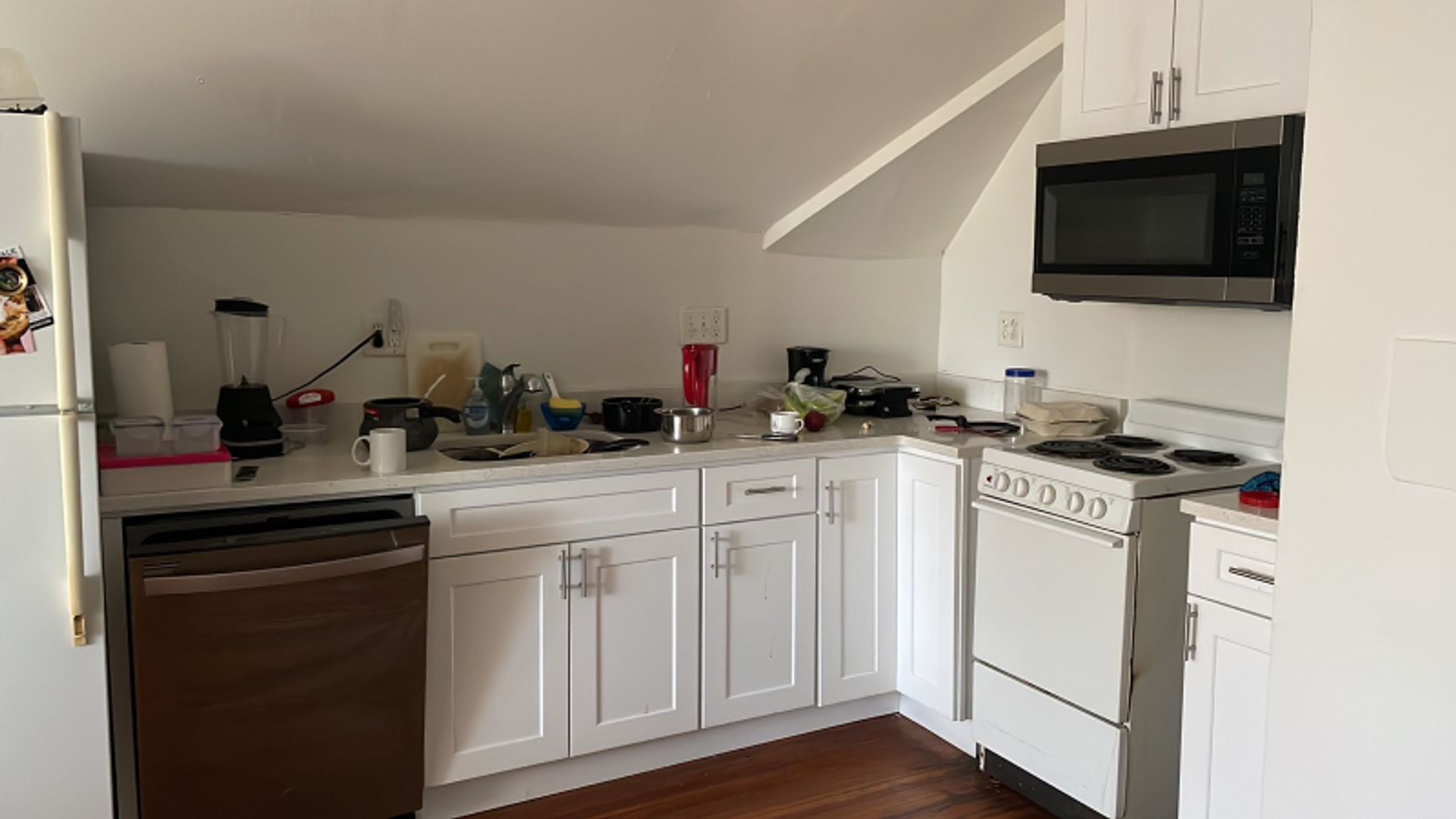 New Haven Apartment: 56 Hillside Place - Unit 4 (3rd Fl)