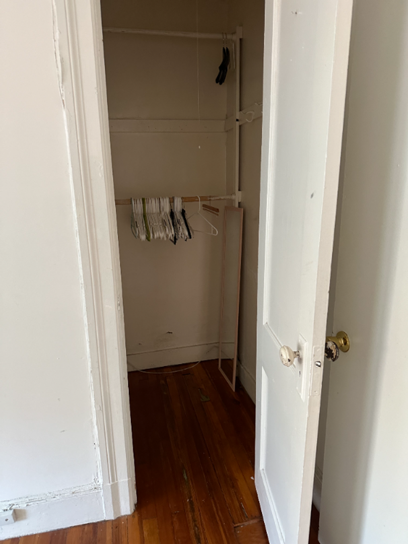 New Haven Apartment: 56 Hillside Place - Unit 4 (3rd Fl)