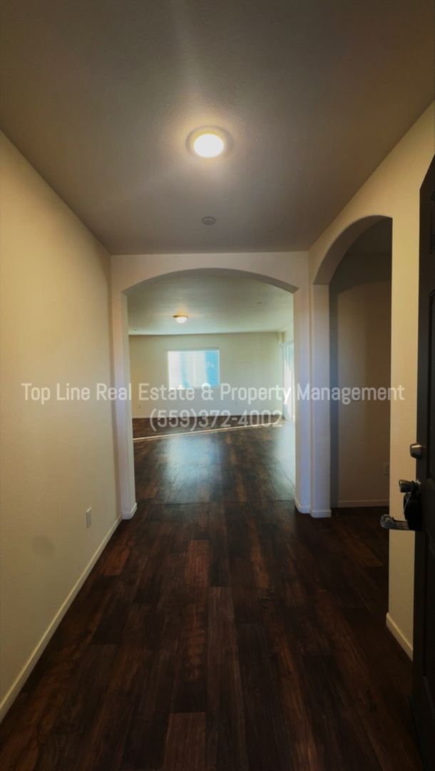 Visalia House: 729 W. Perez Ave