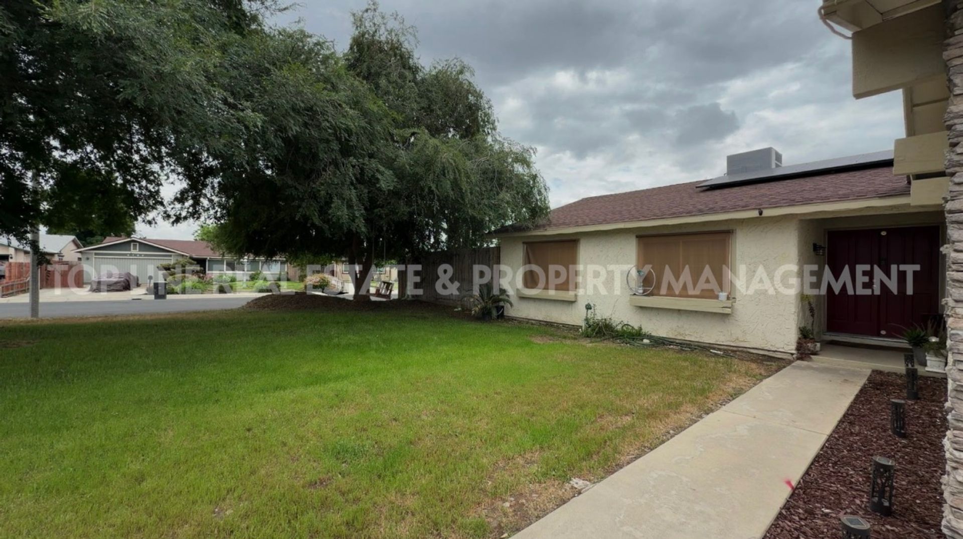 Visalia House: 1849 S Noyes St