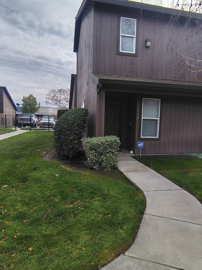 Corcoran Condo: 1852-1978 Whitley Ave / 1943-1965 Preston Way