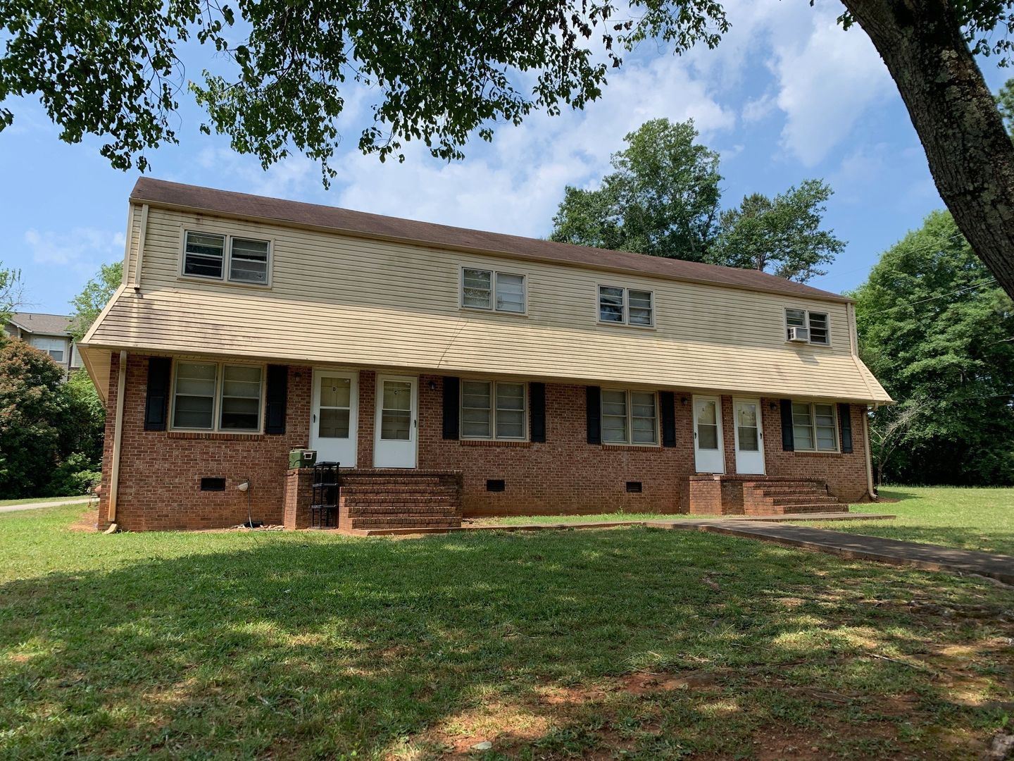 Central Apartment: 110 Hope Dr.