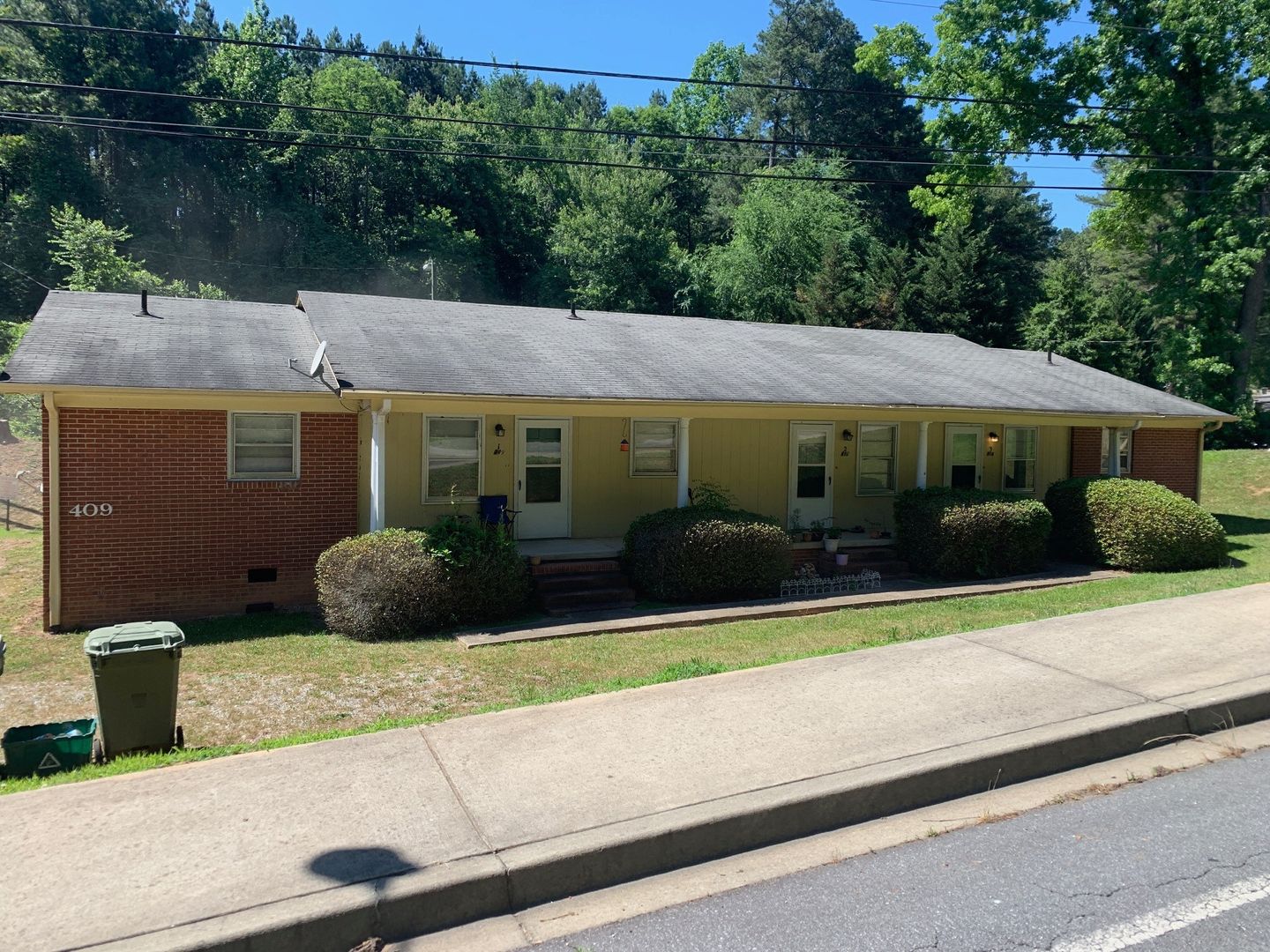 Clemson Apartment: 409 Old Central Rd.