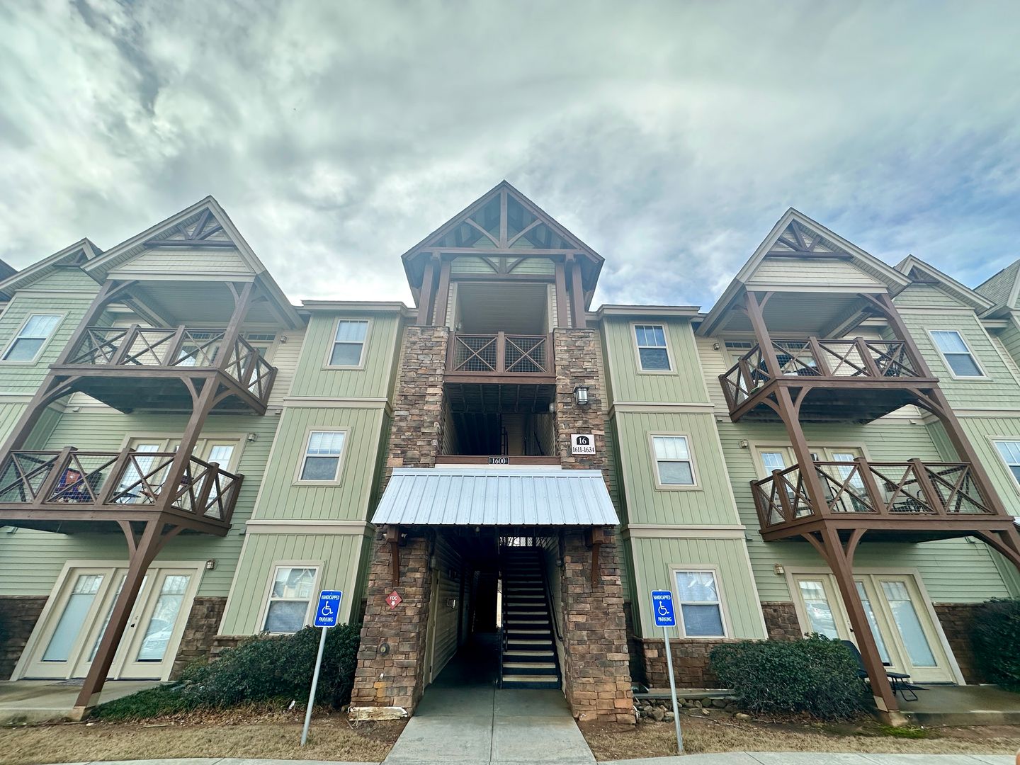 Seneca Apartment: 1624 Muscovy Way