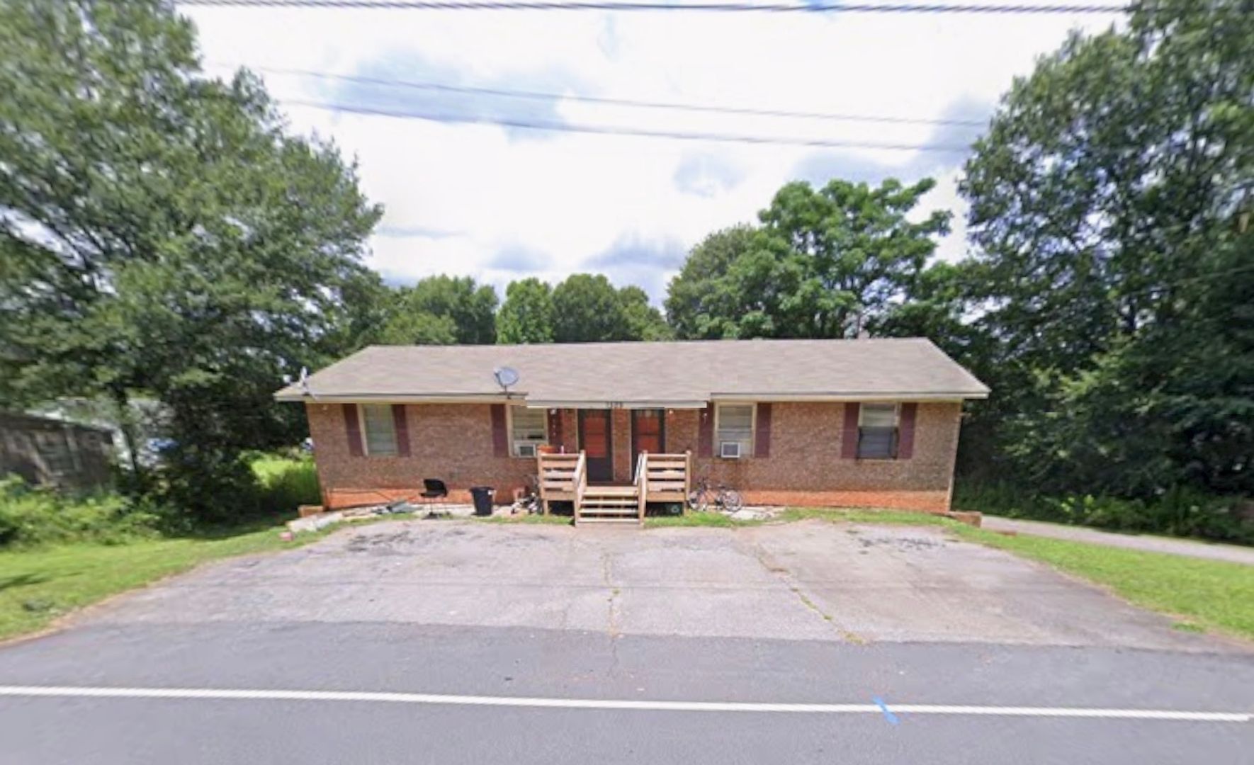 Central Apartment: 1529 Old Central Rd