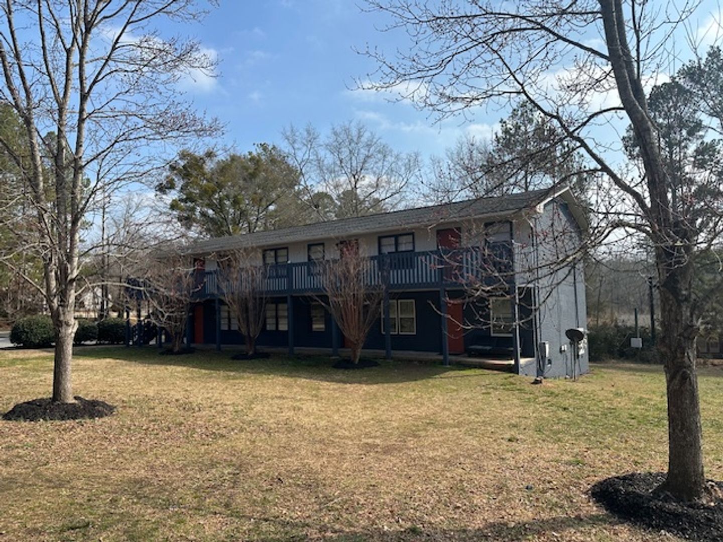 Clemson Apartment: 230 Charleston Ave.