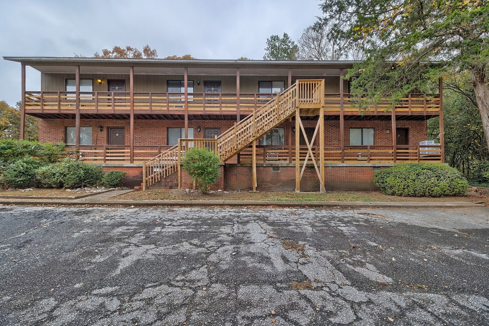 Clemson Apartment: 116 Creekside Dr.