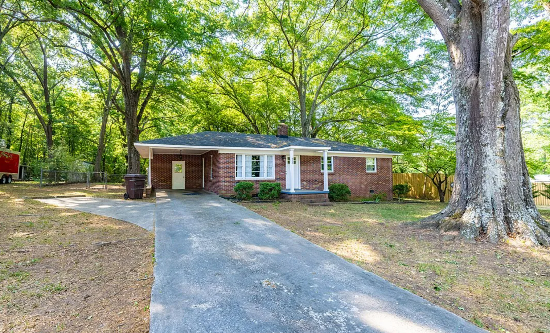 Pendleton House: 308 Buchanan Circle