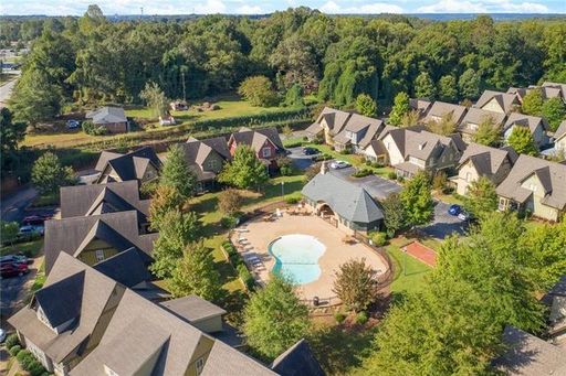 4 BEDROOM/ 4 BATH HOUSE WITH SCREENED IN BACK PORCH AT THE RETREAT-AVAILABLE AUGUST 14TH – photo 1