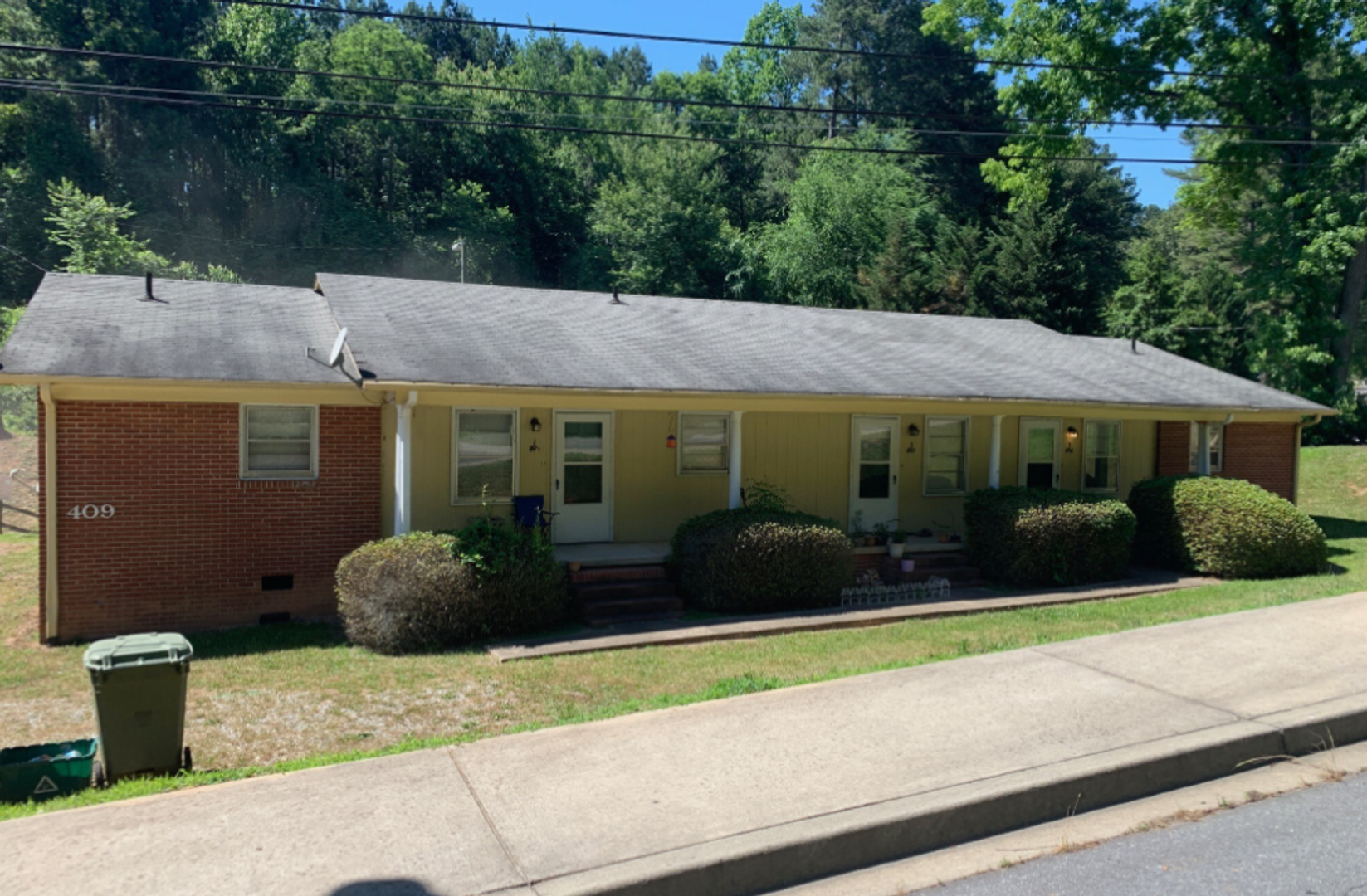 Clemson Apartment: 409 Old Central Rd.