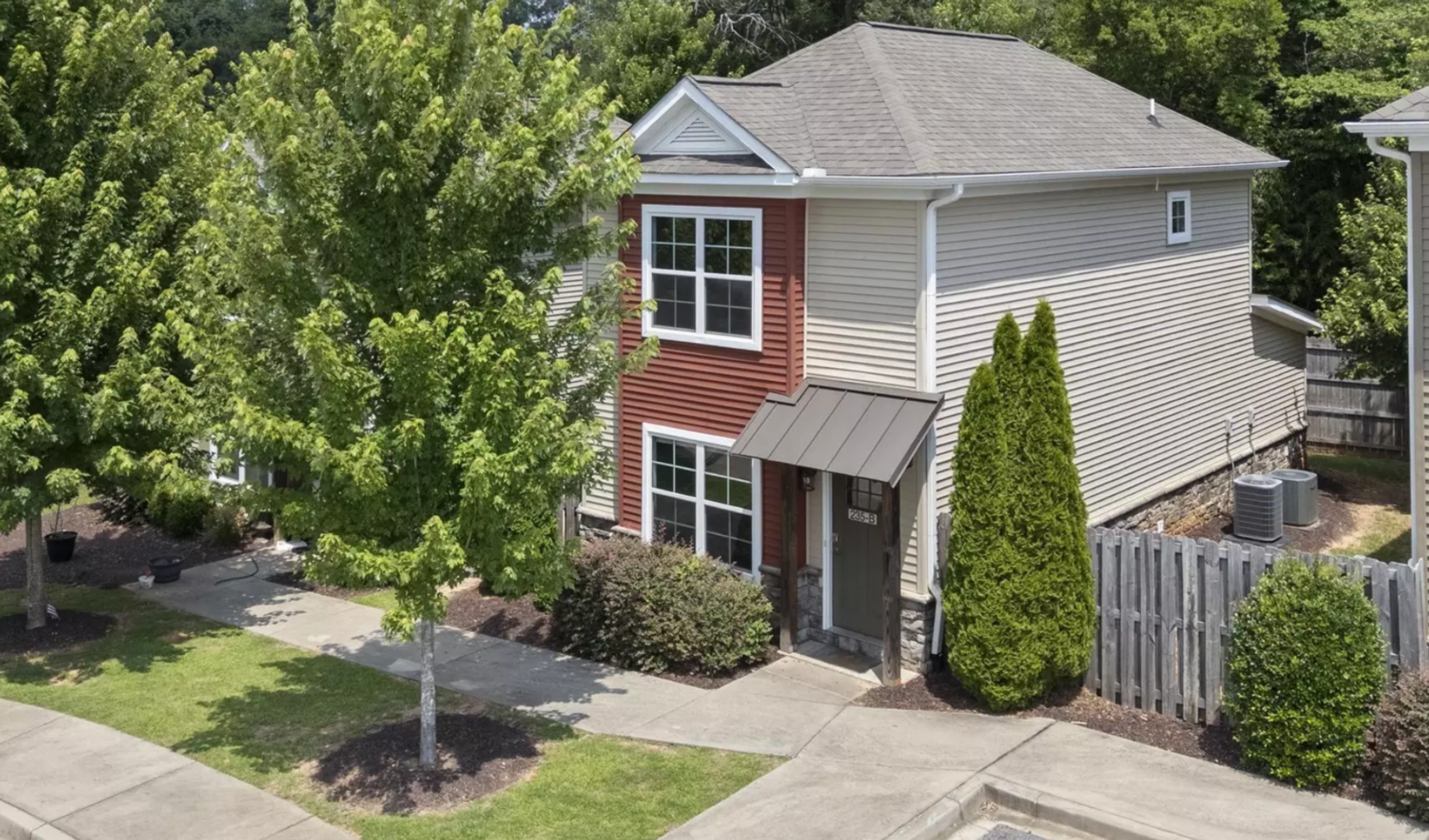 Clemson House: 235 B Pendleton Road