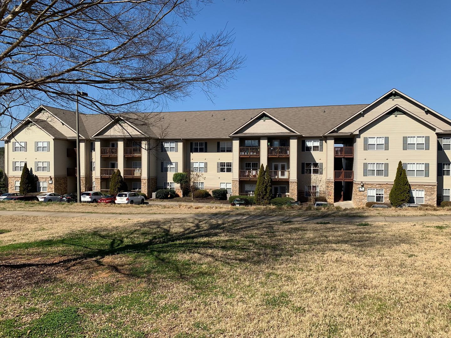 Seneca Apartment: 631 Harts Cove Way