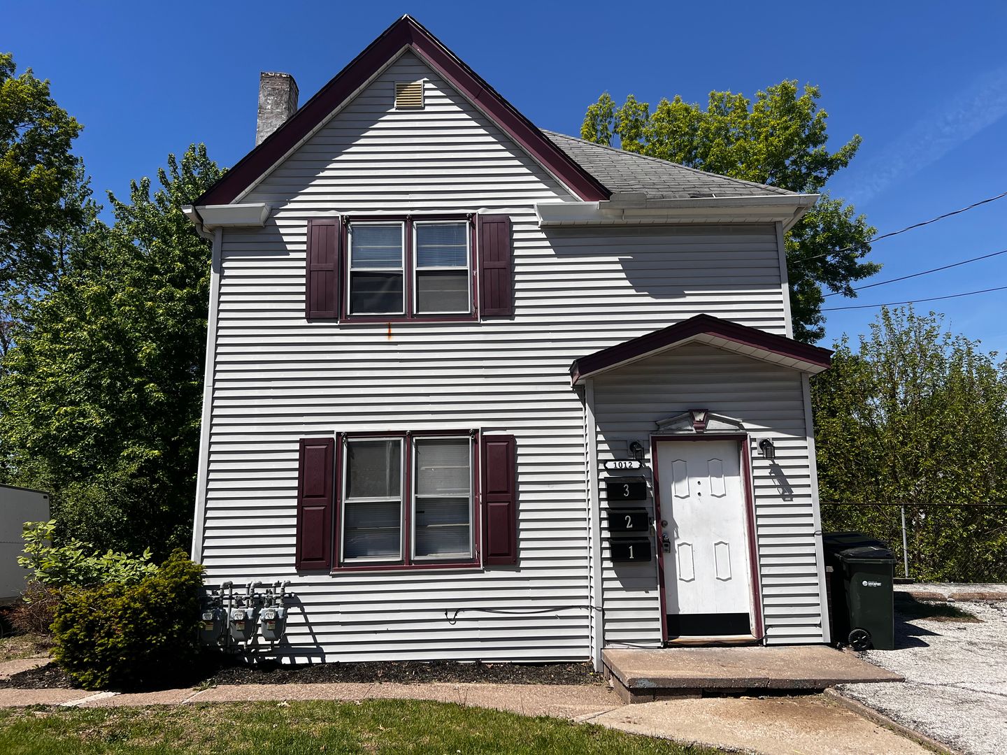 Davenport Apartment: 1012 Bridge Avenue