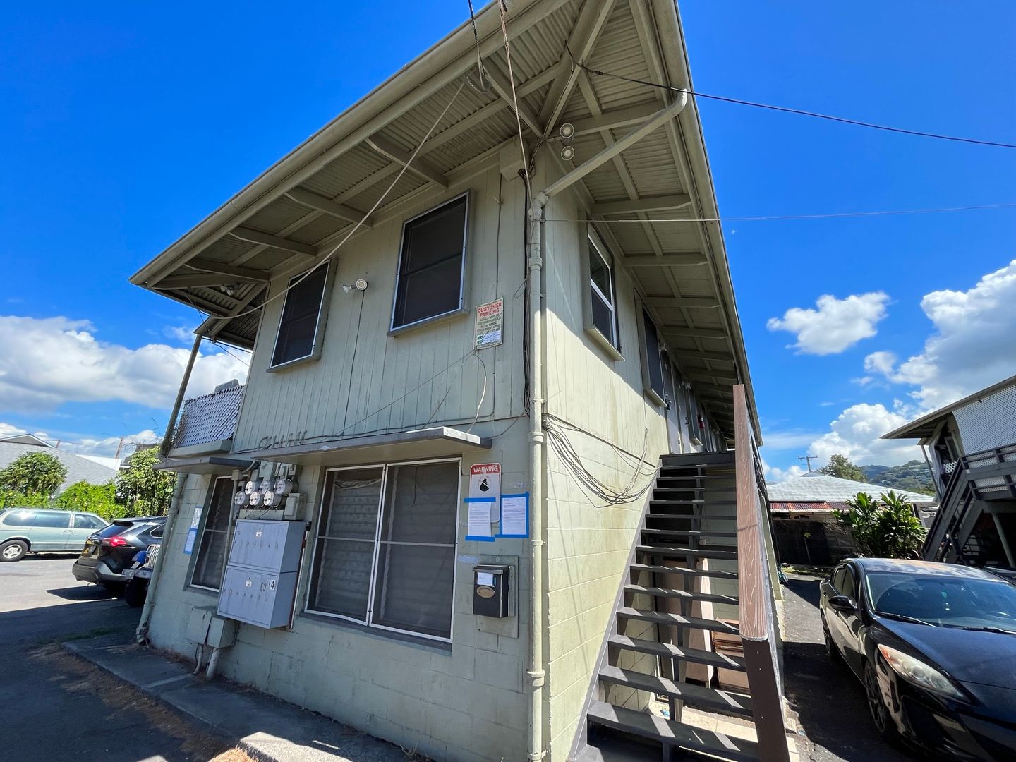 Honolulu Apartment: 266 N. School St.