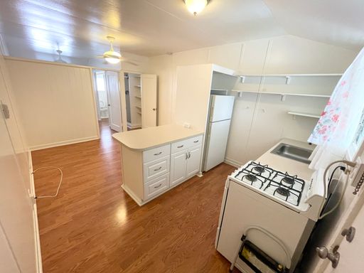 Second Floor 1 bed 1 bath in Makiki! Section 8 accepted. STREET PARKING ONLY. – photo 1