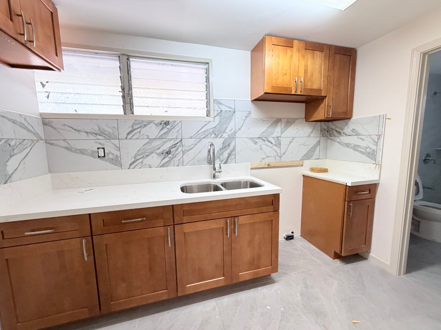 Honolulu Apartment: 2210 N School St