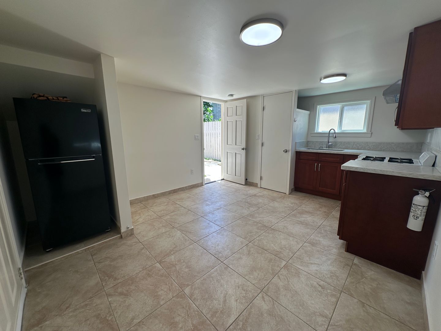 Honolulu Apartment: 1717 Kewalo Street