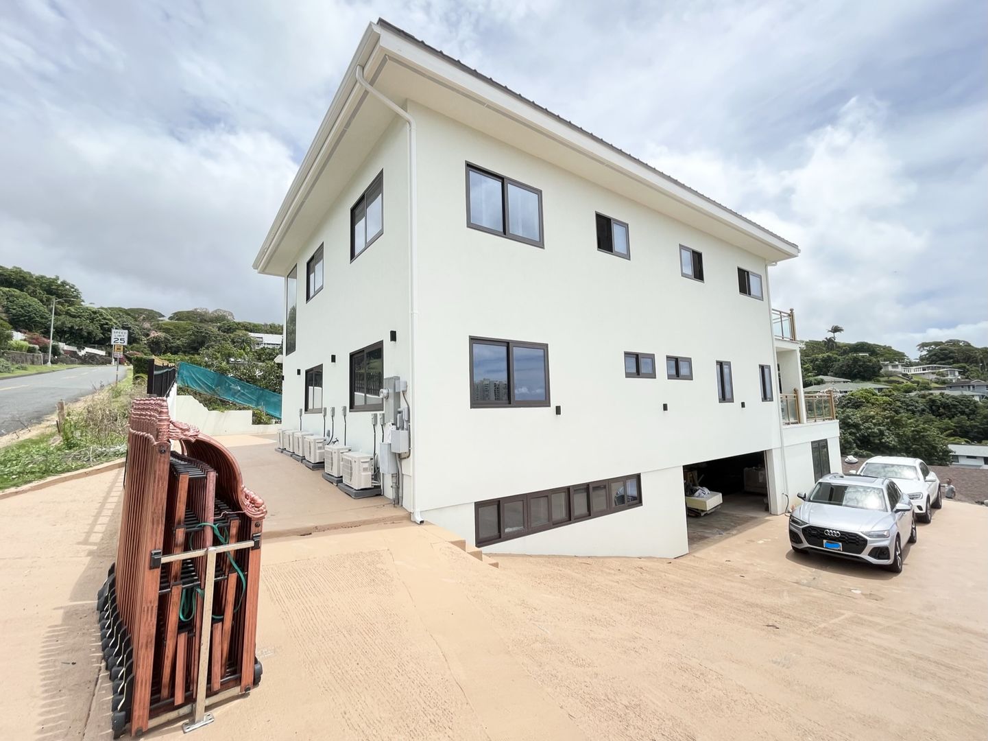 Honolulu Apartment: 2045 Mott Smith Dr.