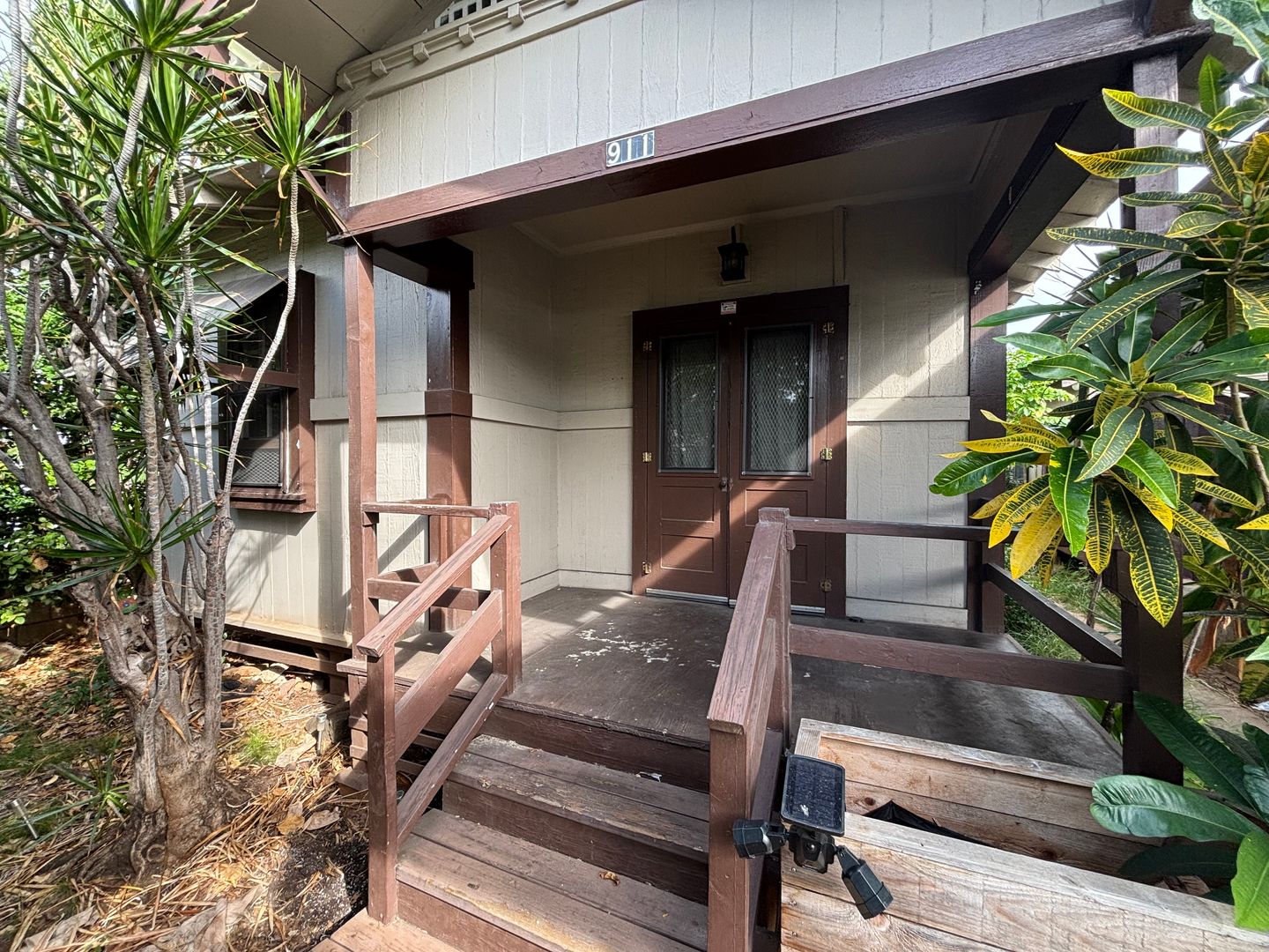 Honolulu Apartment: 909 A McCully St.