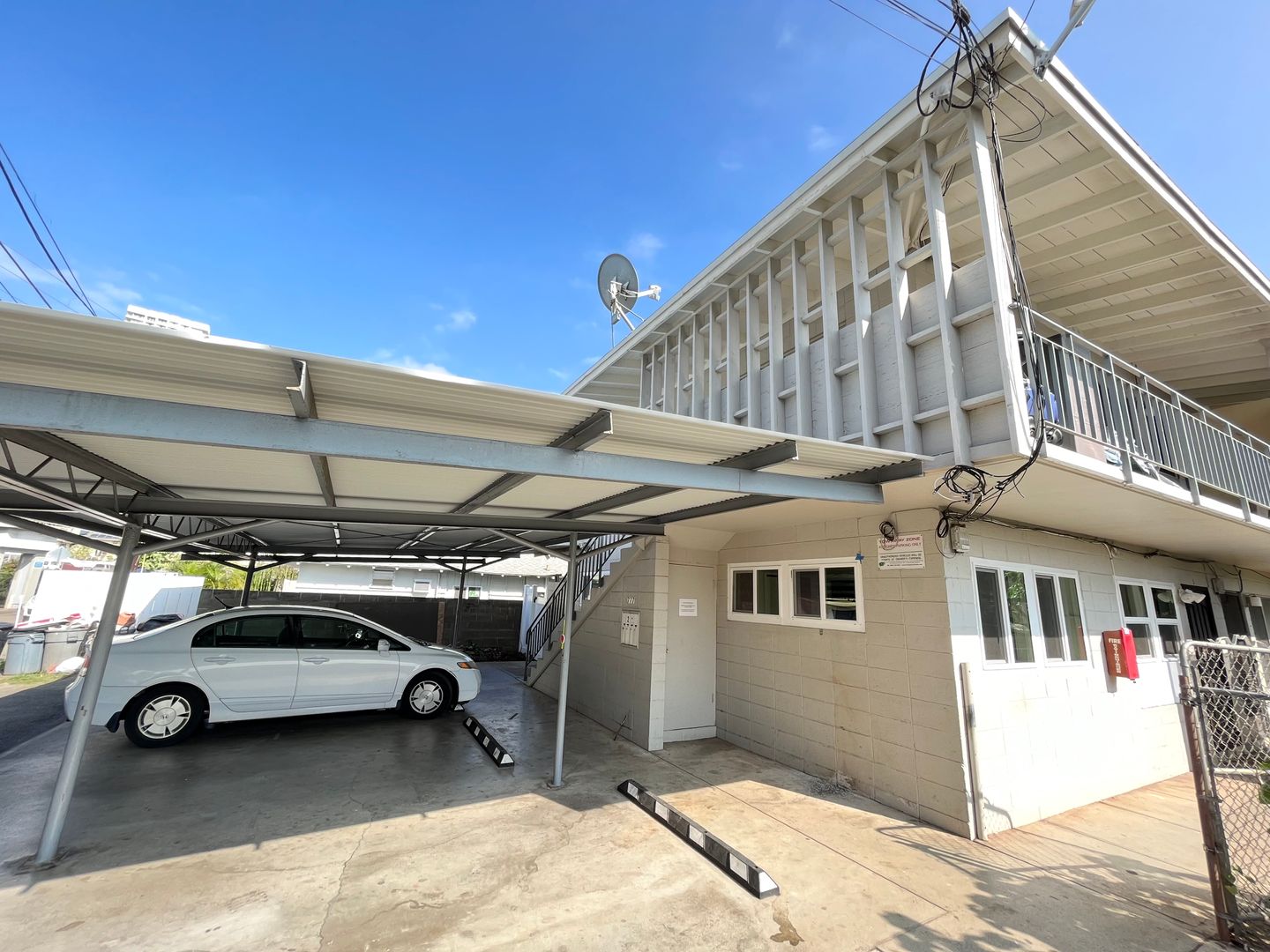 Honolulu Apartment: 777 Mahiai Pl.