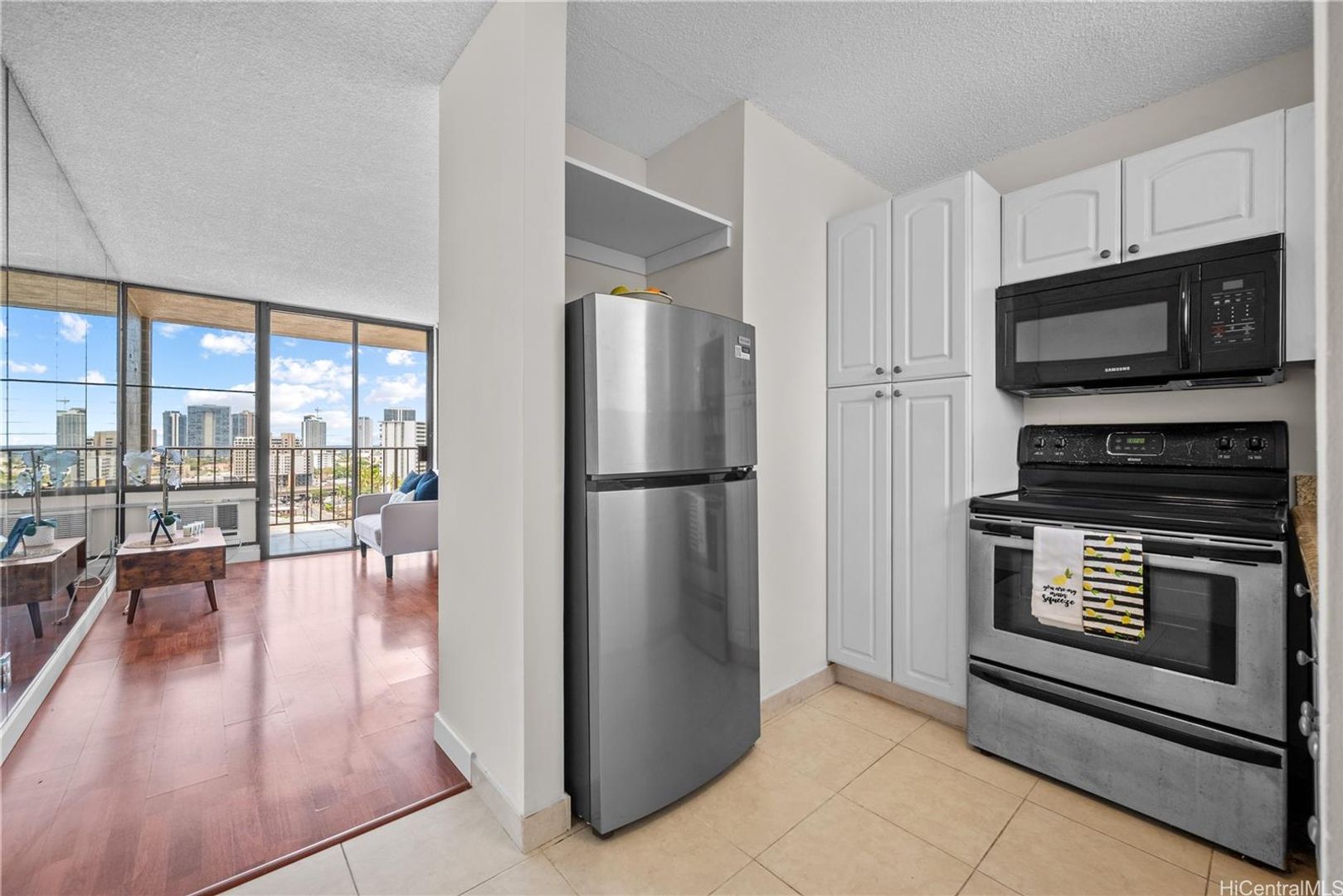 Honolulu Condo: 1561 Pensacola St.