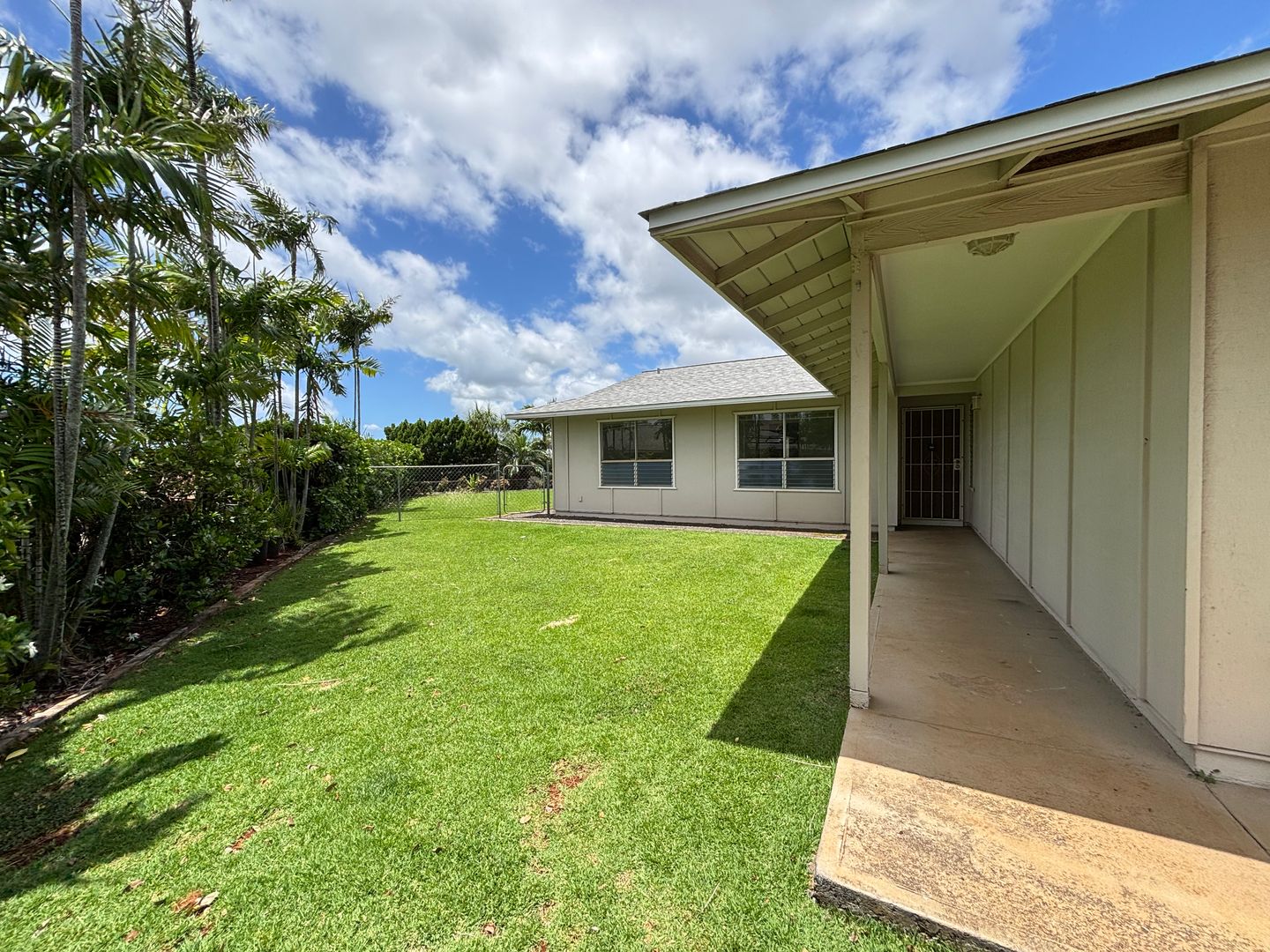 Aiea House: 98-083 Puakukui Pl