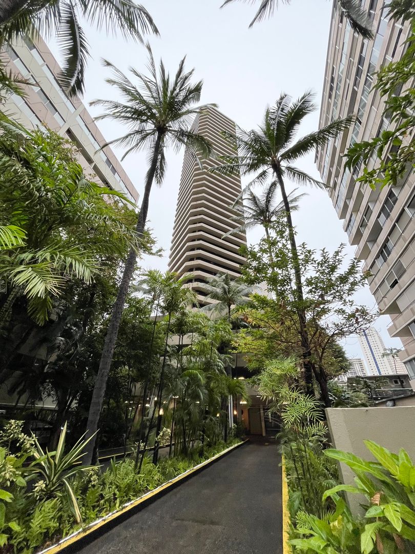Honolulu Condo: 1700 Ala Moana Blvd.