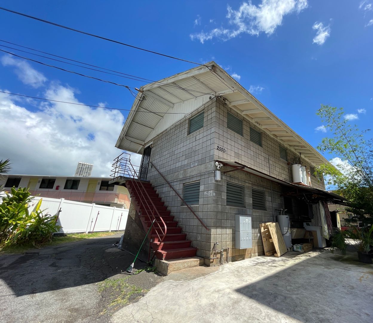 Honolulu Apartment: 2550E Date St.