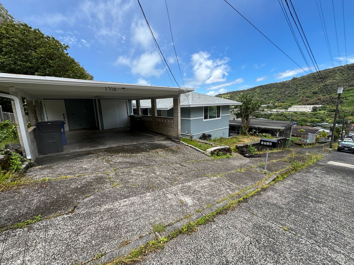 Honolulu Apartment: 1716 Kuikele St