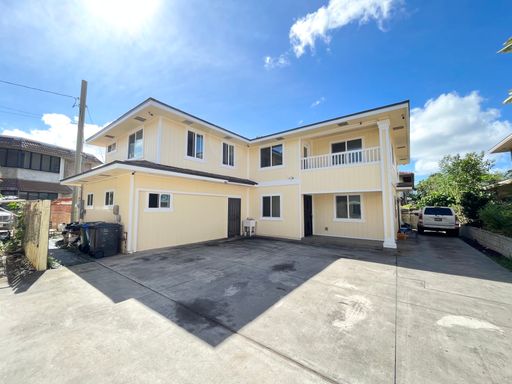 Spacious open 4 bed 2 bath UPSTAIRS DUPLEX available now! – photo 1