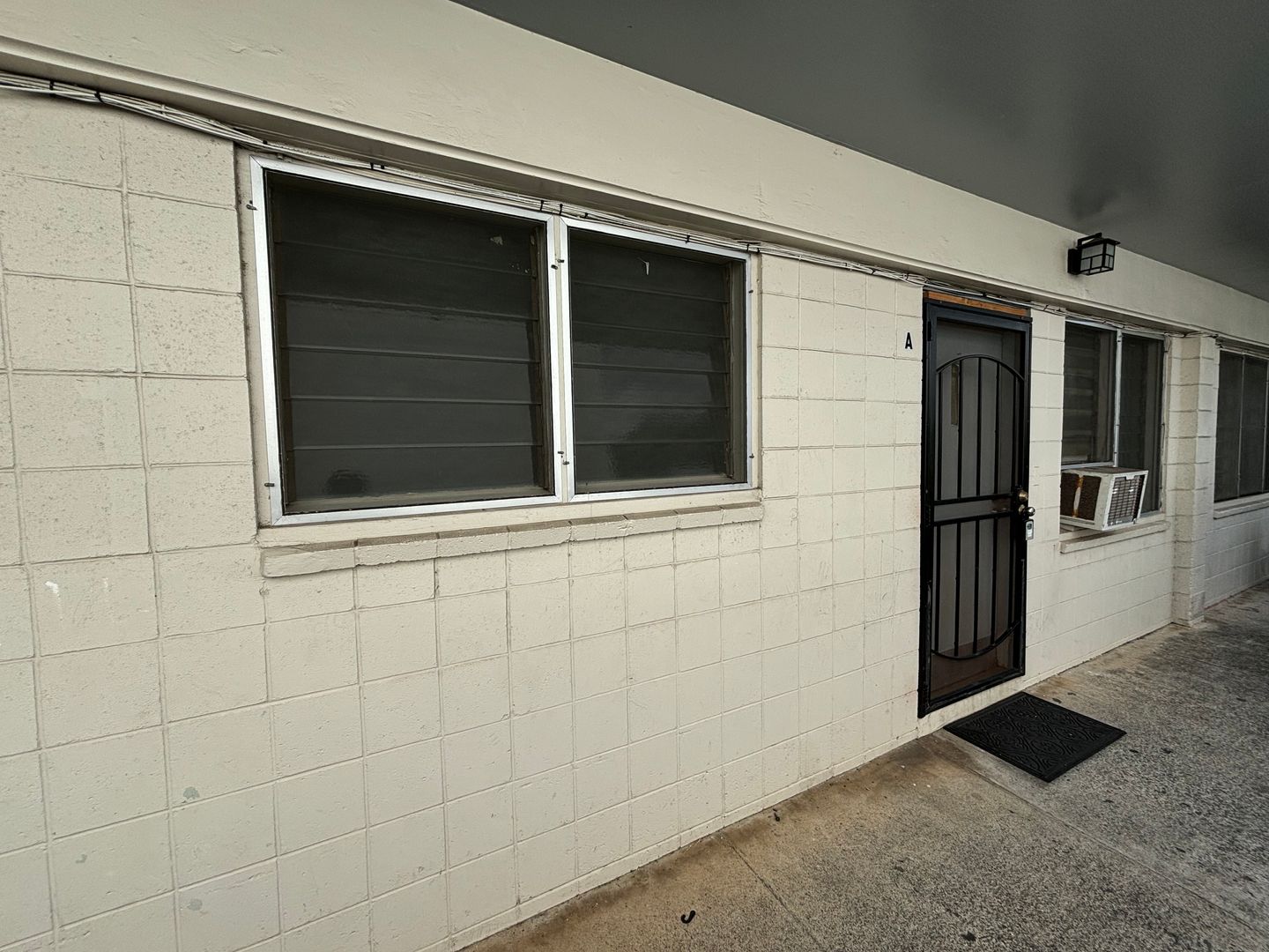 Honolulu Apartment: 918 Hikina Ln