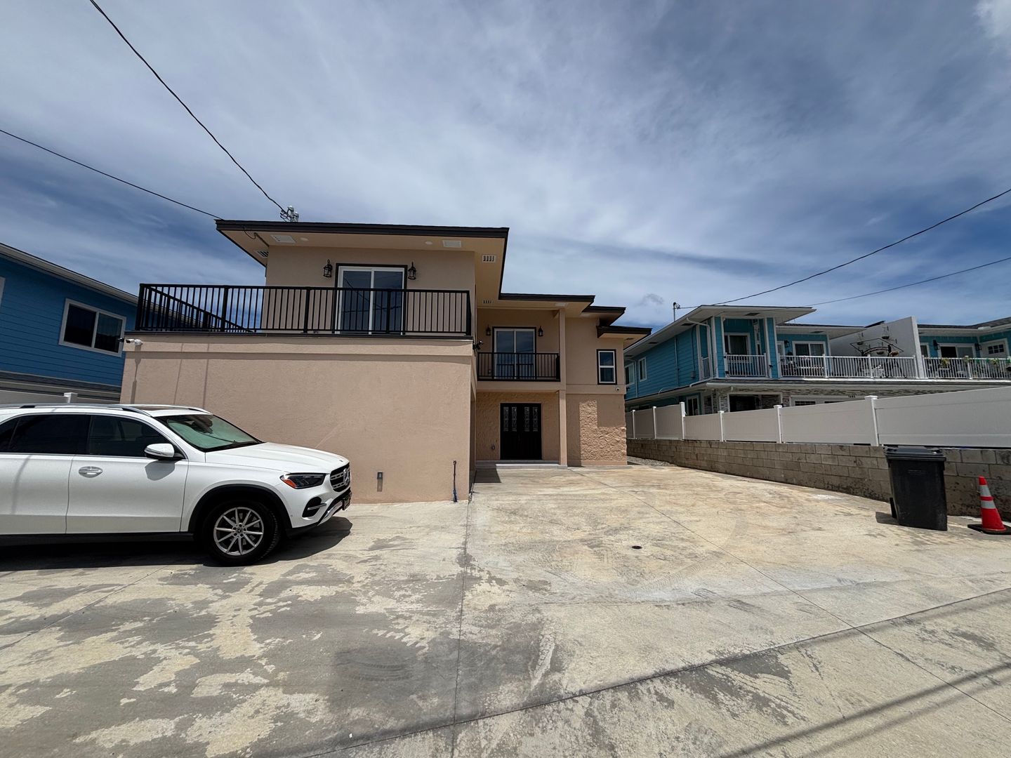 Honolulu Apartment: 1674 Kino St