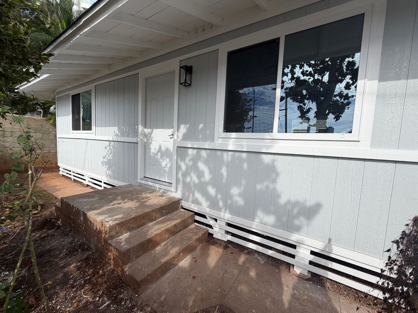 Honolulu Apartment: 735 Isenberg Street