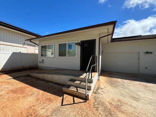 Newly Updated! 2 Bedroom 1 Bathroom 2 parking/storage/3 split Acs in Kaimuki 18th Ave! – photo 1