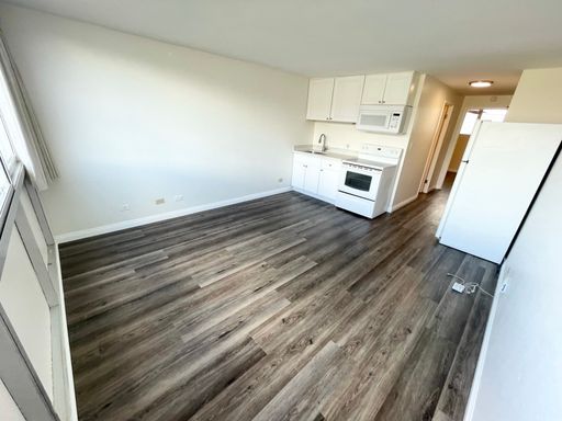Available now! 1 bed 1 bath 1 parking at Aloha Lani in Waikiki! – photo 1