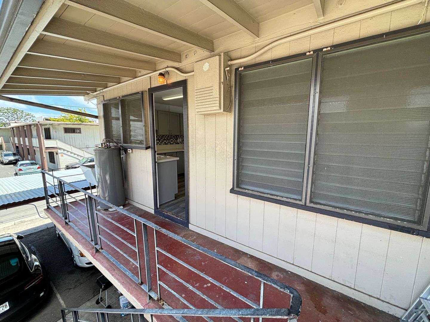 Honolulu Apartment: 522 Lauiki St.